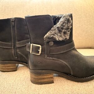Taos Footwear Black Fur-Lined Winter Boots